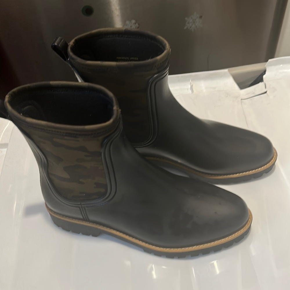 Camo / black . Rain boots / boots